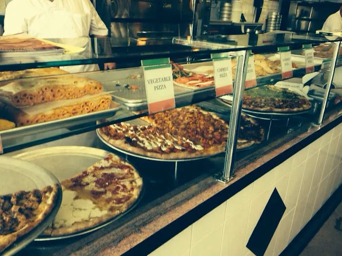 Gigi's Pizza Picture 3
