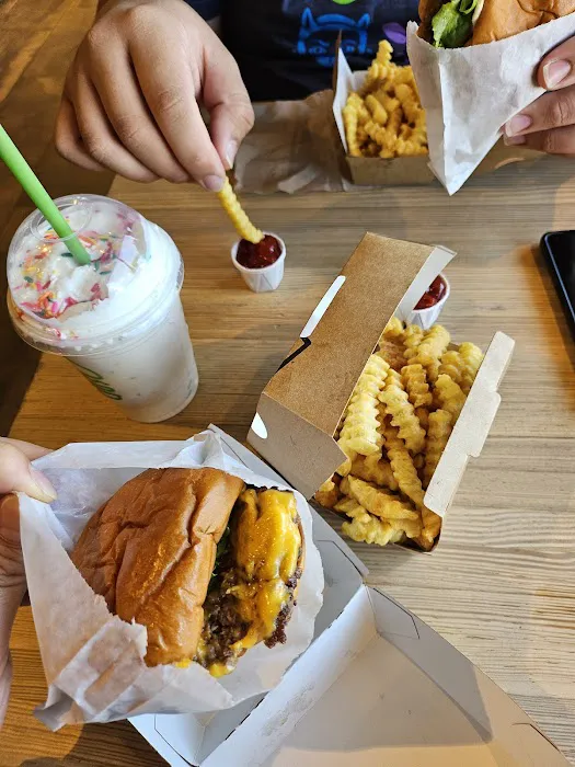 Shake Shack New Hyde Park Picture 9