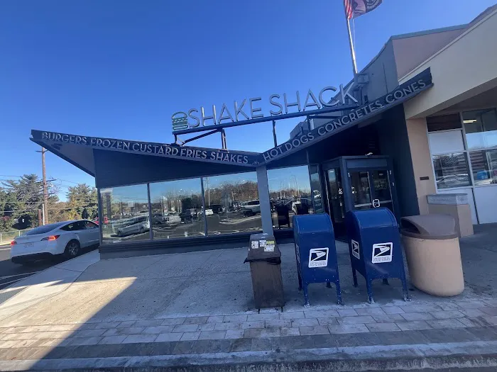 Shake Shack New Hyde Park Picture 5