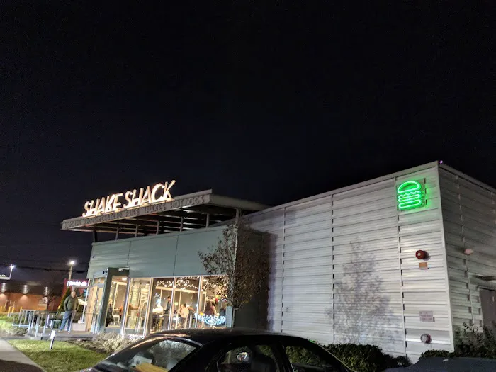 Shake Shack New Hyde Park Picture 7