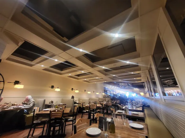 Iavarone Italian Kitchen + Pizzeria Picture 9