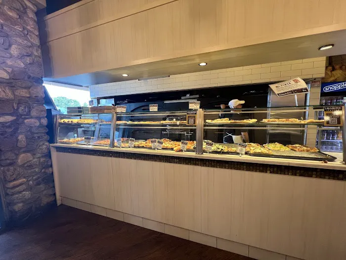 Iavarone Italian Kitchen + Pizzeria Picture 1
