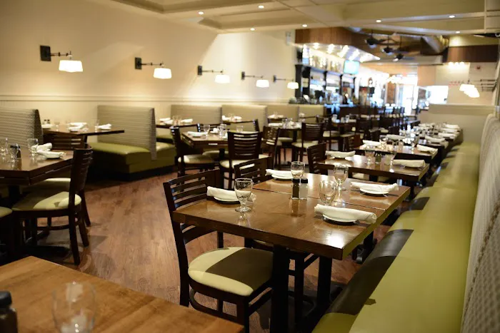 Iavarone Italian Kitchen + Pizzeria Picture 8