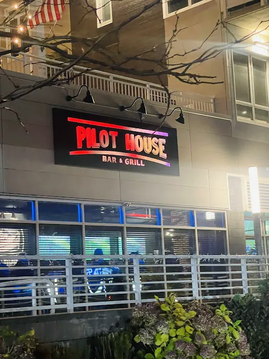 Pilot House Bar & Grill Picture 8