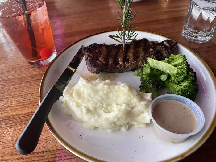 Pilot House Bar & Grill Picture 4