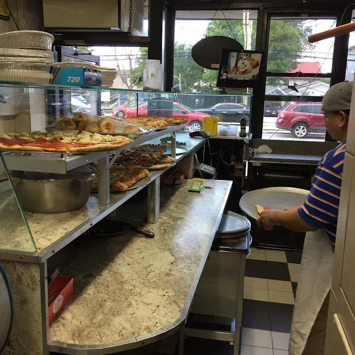 Tommy's Pizza Broad Channel Picture 1