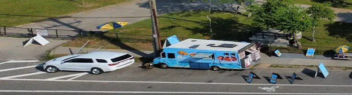 Breezy Dogs Food Truck Picture 5