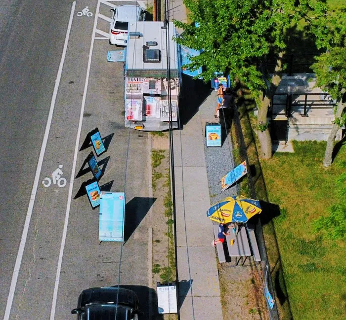 Breezy Dogs Food Truck Picture 4