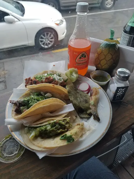 Azteca Deli Picture 3