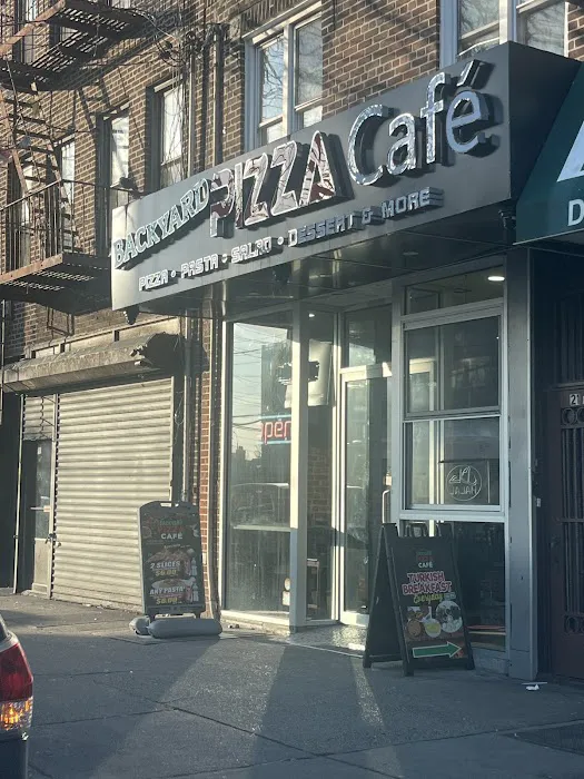 Backyard Pizza Cafe Picture 5