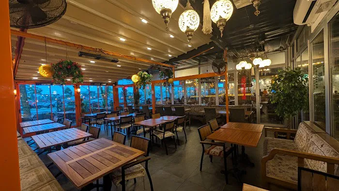 Opera Cafe Lounge Picture 10
