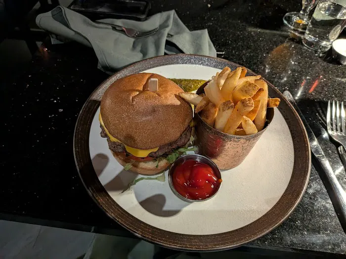 WISE Bar & Grill Picture 7