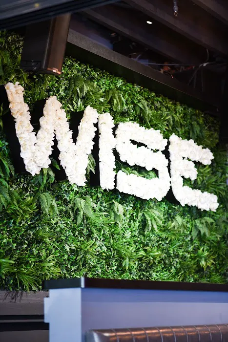WISE Bar & Grill Picture 10