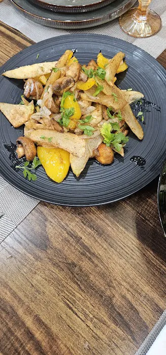 QAND Restaurant Picture 4