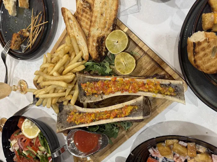 QAND Restaurant Picture 2