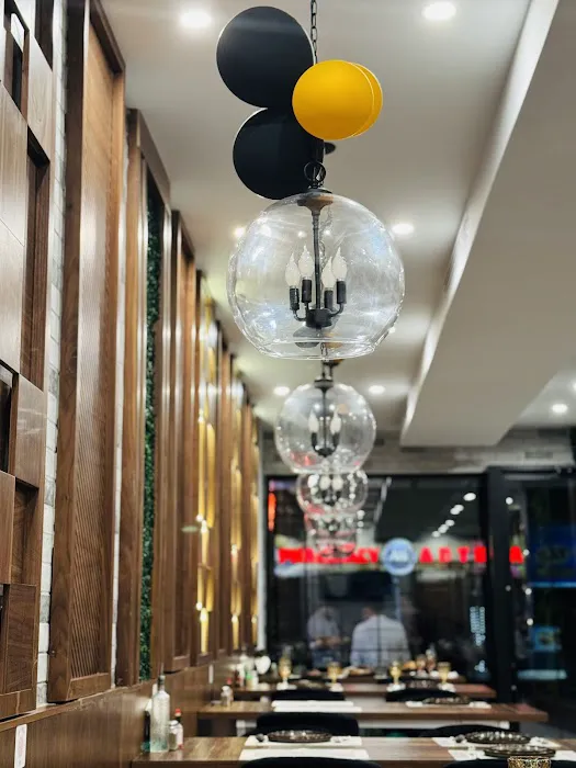 QAND Restaurant Picture 3