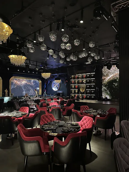 Level Restaurant & Bar Picture 8