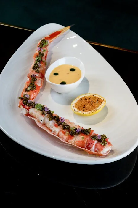 Level Restaurant & Bar Picture 9