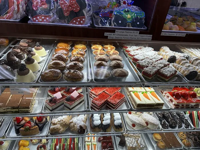 Elegante Pastry Shop Picture 4