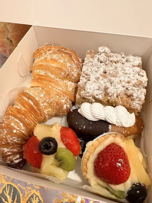 Elegante Pastry Shop Picture 3