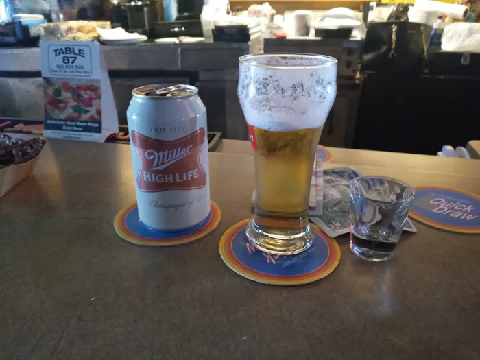 Homestretch Bar & Grill Picture 9