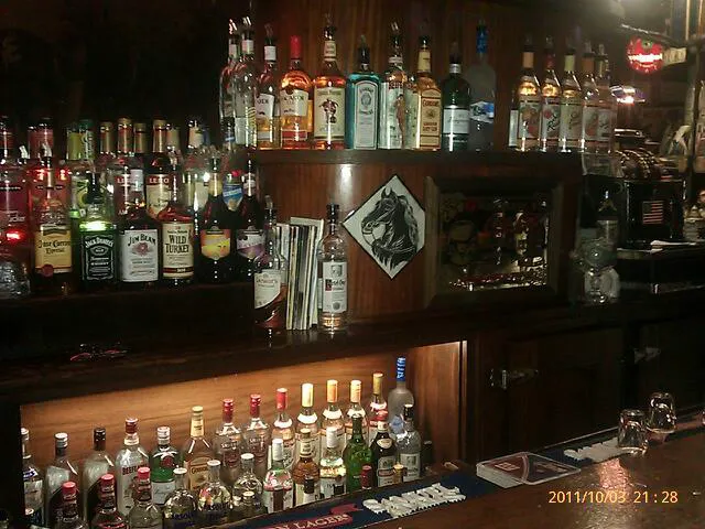 Homestretch Bar & Grill Picture 3