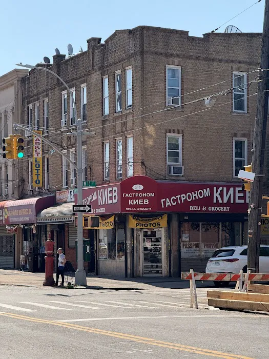 Tactpohom Kneb Deli & Grocery Picture 2