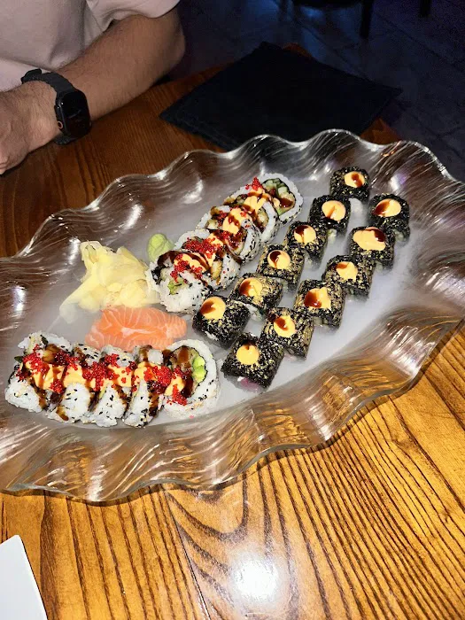 Living Room Sushi & Steakhouse Picture 7