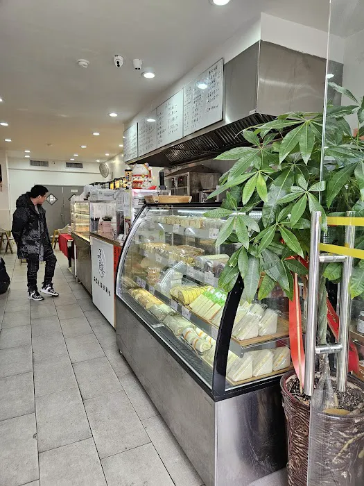 NEW EMERALD FORTUNE BAKERY Picture 6