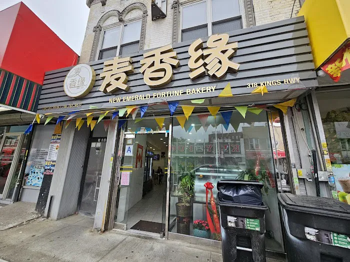 NEW EMERALD FORTUNE BAKERY Picture 10