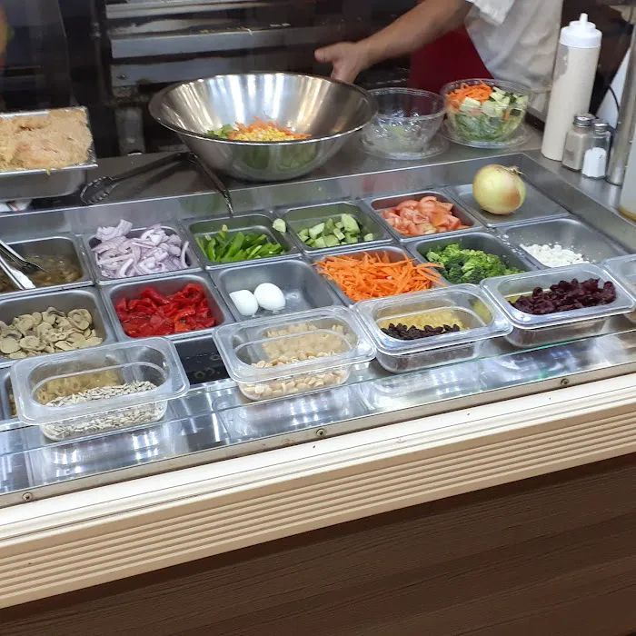 Ave-Z Deli & Pizza Picture 3