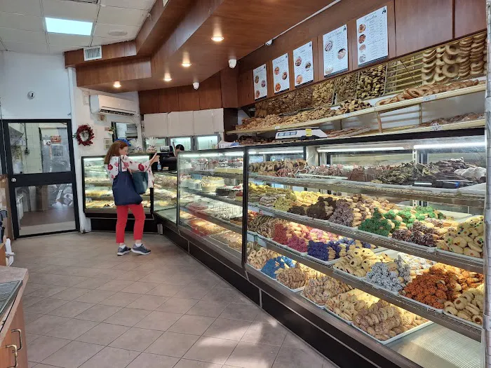 Mona Lisa Bakery Picture 9