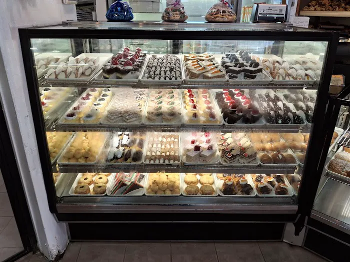 Mona Lisa Bakery Picture 5