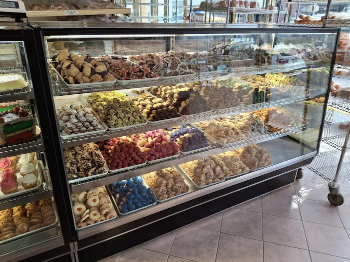 Mona Lisa Bakery Picture 4