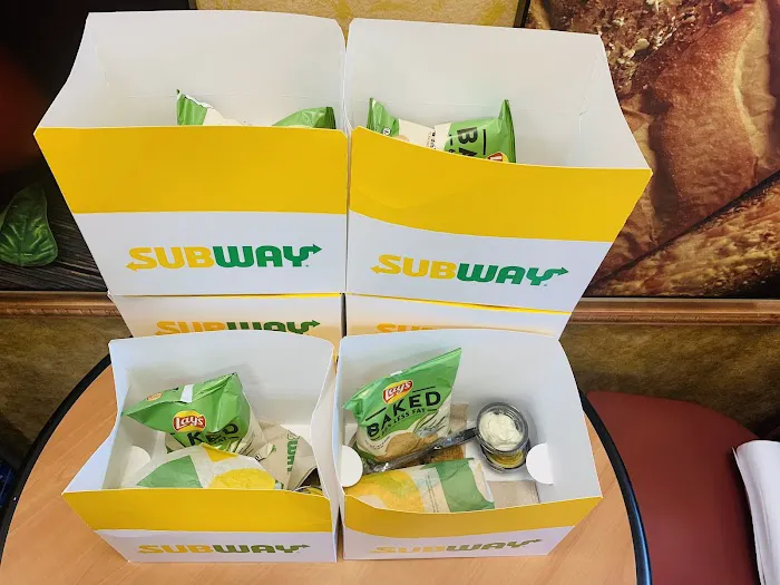 SUBWAY RESTAURANT(56099) Picture 4