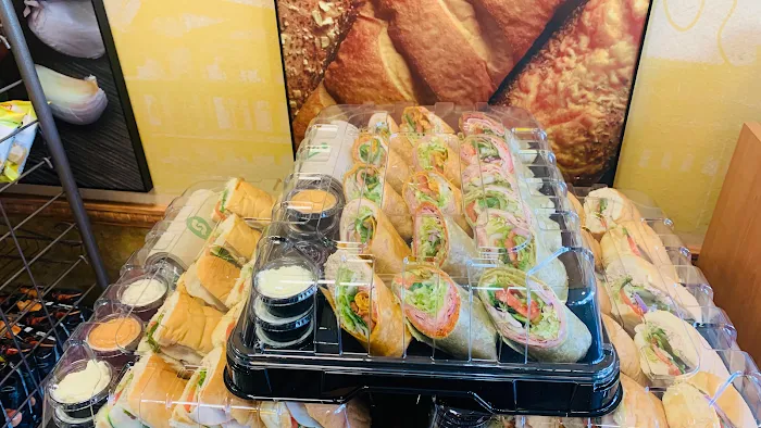 SUBWAY RESTAURANT(56099) Picture 2