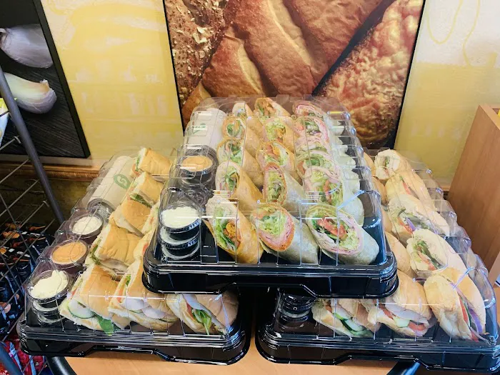 SUBWAY RESTAURANT(56099) Picture 5