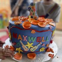 Custom cakes and cookies - Everything Cakes ico