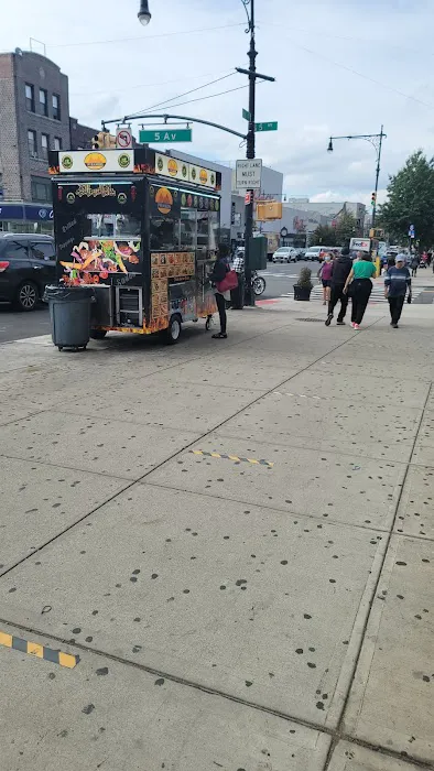 3 Pyramids Halal Cart Picture 3