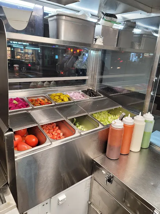 3 Pyramids Halal Cart Picture 7