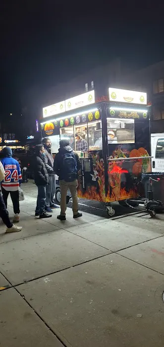 3 Pyramids Halal Cart Picture 1