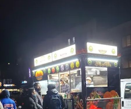 3 Pyramids Halal Cart