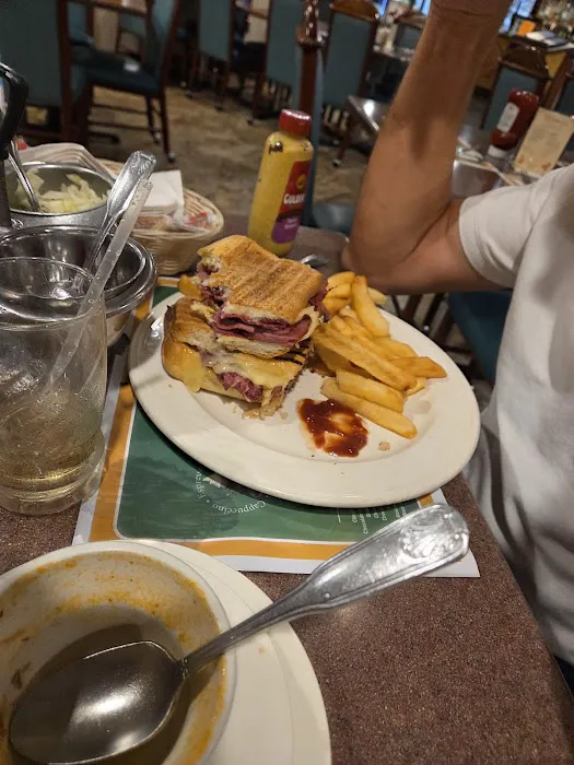 The New Bridgeview Diner Picture 8