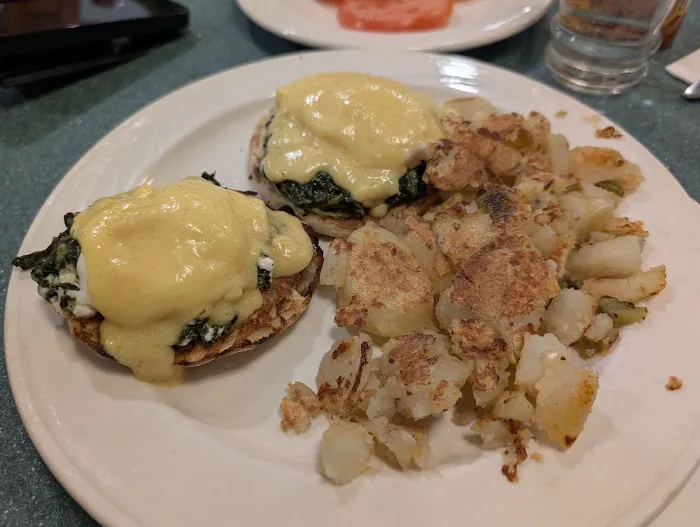 The New Bridgeview Diner Picture 4