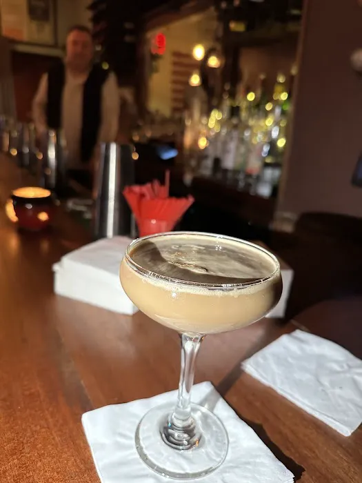 Delia's Lounge & Restaurant Picture 6