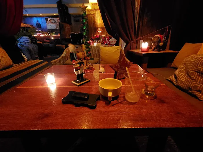 Delia's Lounge & Restaurant Picture 2