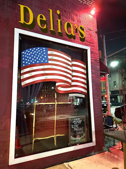 Delia's Lounge & Restaurant Picture 9