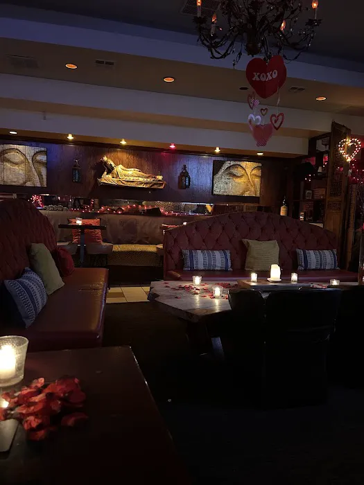 Delia's Lounge & Restaurant Picture 5