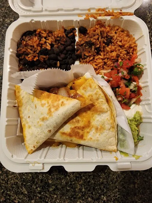 3 Chicas Mexican Kitchen Picture 4