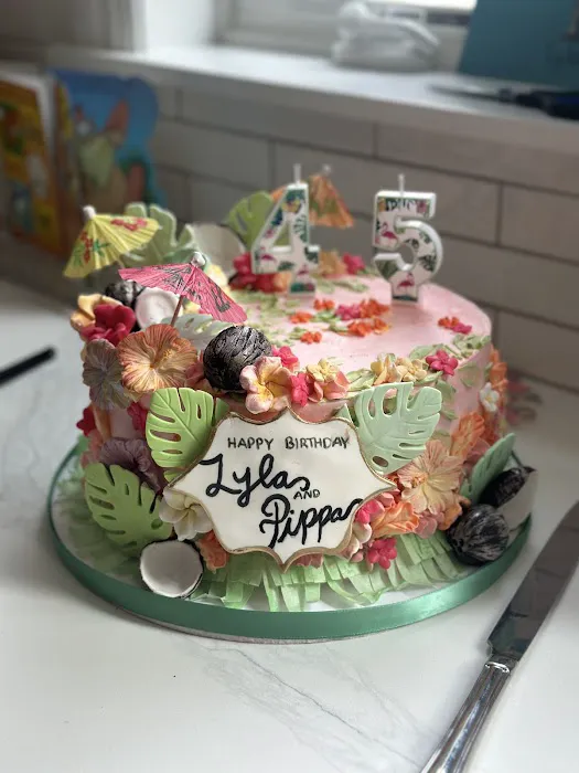 Petal Dust Cakery Picture 3